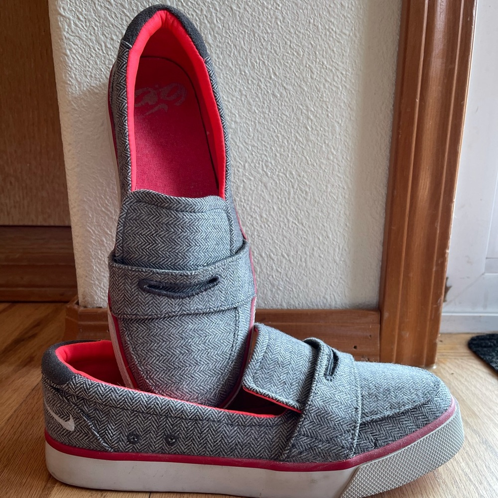 Nike 6.0 women’s slip on size 8